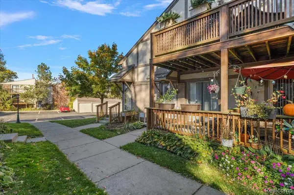 44800 Bayview Drive 33, Novi, MI 48377