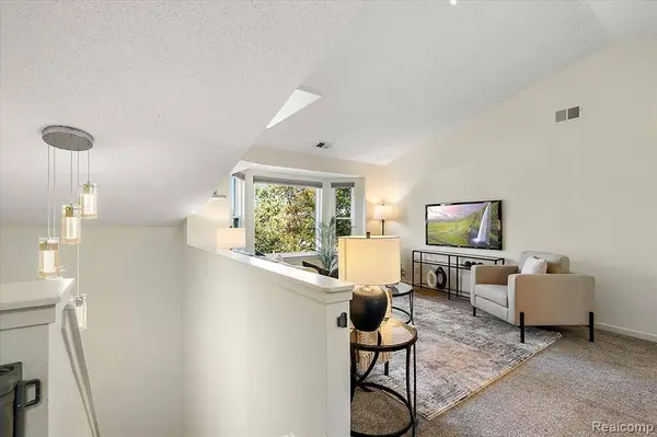 44800 Bayview Drive 33, Novi, MI 48377