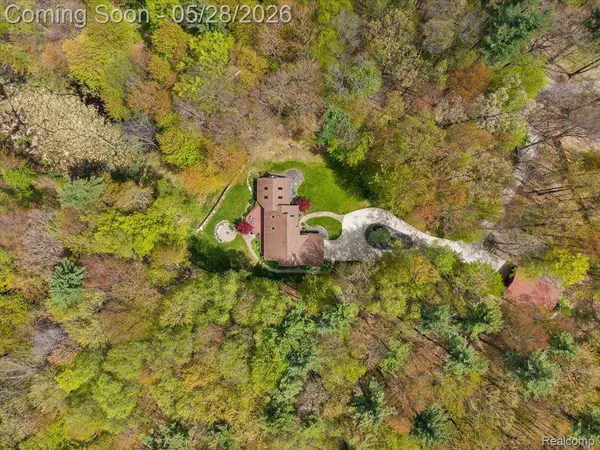 501 Cedarwood ST, Oxford Charter Township, MI 48371