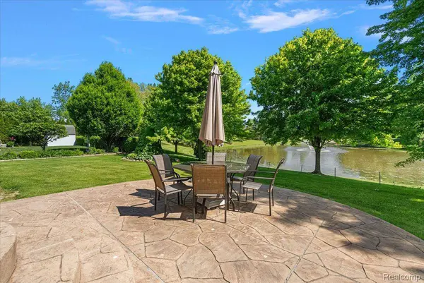 8698 Paul Drive, Washington Township, MI 48094