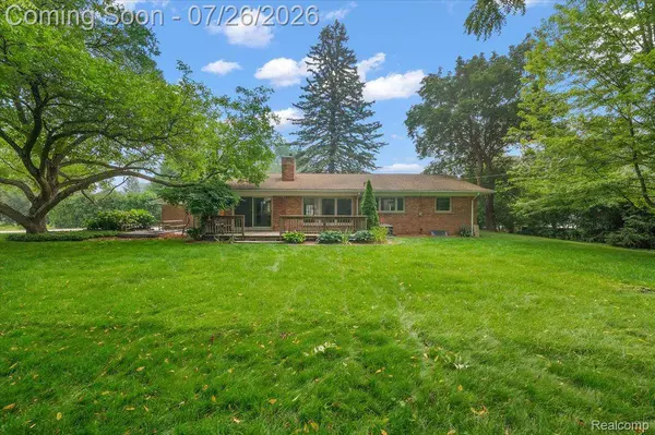 1506 Ledbury DR, Bloomfield Charter Township, MI 48304