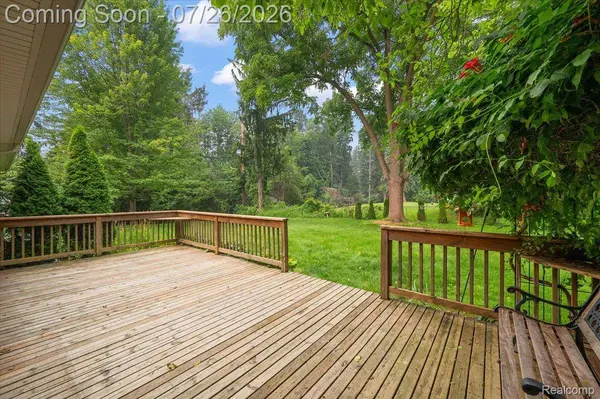 1506 Ledbury DR, Bloomfield Charter Township, MI 48304