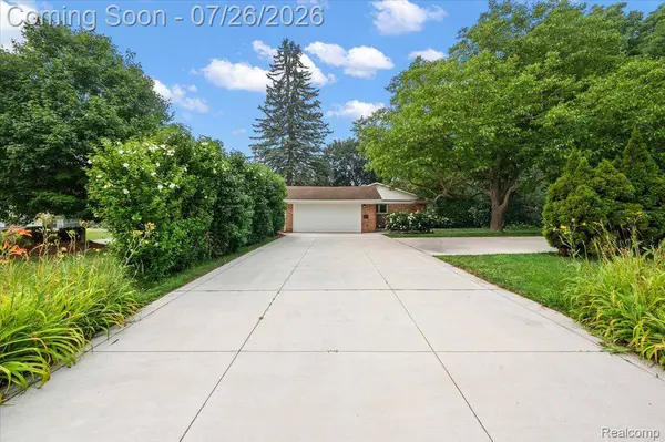 1506 Ledbury DR, Bloomfield Charter Township, MI 48304
