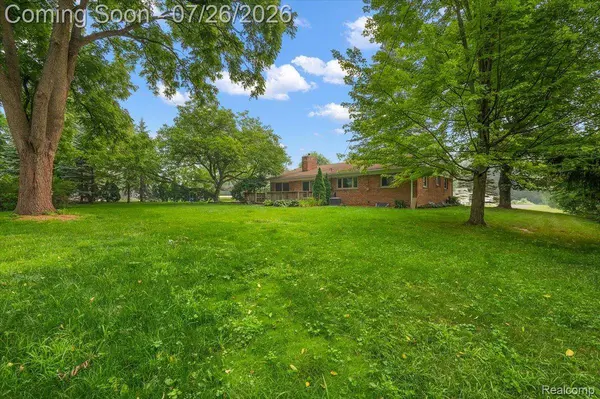 1506 Ledbury DR, Bloomfield Charter Township, MI 48304