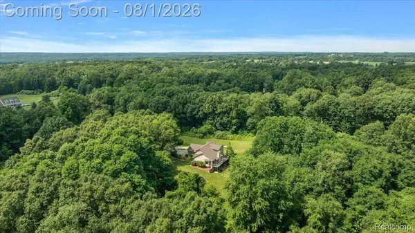 1650 Cobblestone LN, Oxford Charter Township, MI 48371