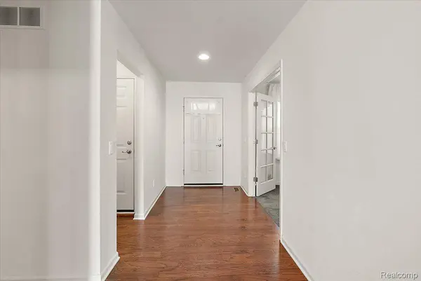 3679 W Madison AVE, Orion Charter Township, MI 48359