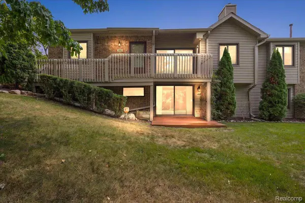 7092 Elmhurst