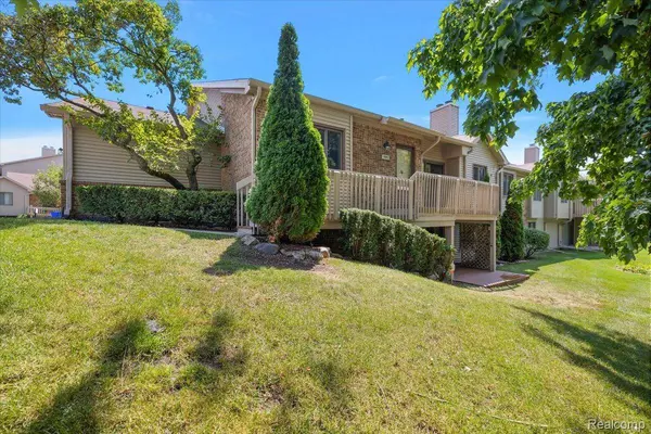 7092 Elmhurst, West Bloomfield Charter Township, MI 48322