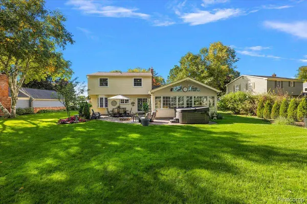2767 Saturn DR, Orion Charter Township, MI 48360