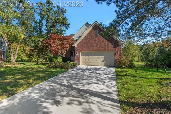 3055 Montclair DR, Orion Charter Township, MI 48348