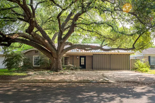 2907 Pinecrest DR, Austin, TX 78757