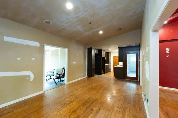 2907 Pinecrest DR, Austin, TX 78757