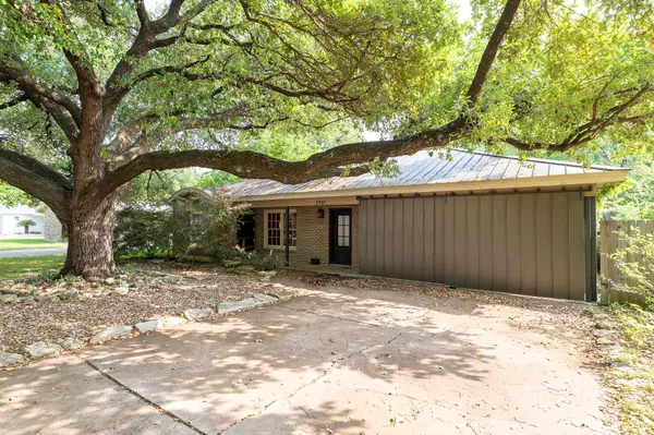 2907 Pinecrest DR, Austin, TX 78757