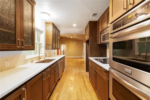 2907 Pinecrest DR, Austin, TX 78757