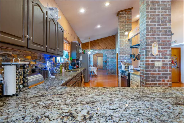 2700 County Road 224, Florence, TX 76527