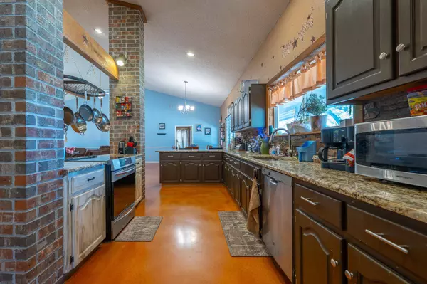 2700 County Road 224, Florence, TX 76527