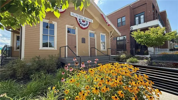 Top 5 Reasons to Fall in Love with Flowery Branch, GA