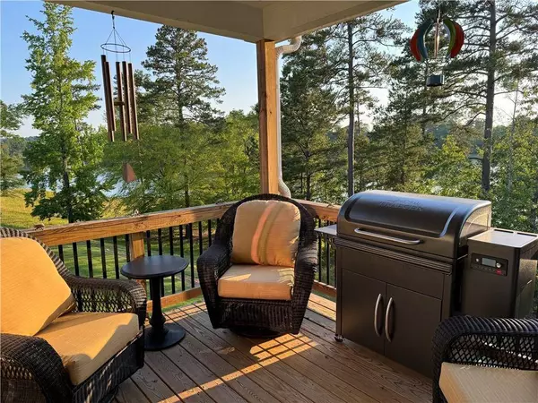 504 Michigan CIR, Hoschton, GA 30548