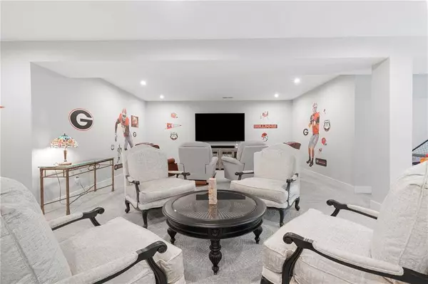 504 Michigan CIR, Hoschton, GA 30548