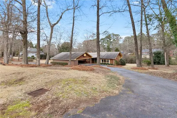 571 Greenvalley DR, Winder, GA 30680