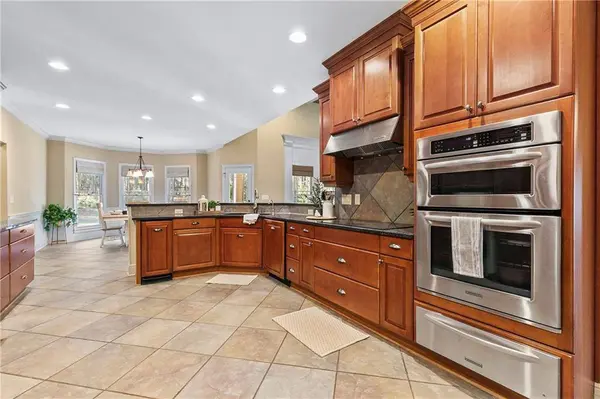 1178 ANTRIM GLEN DR, Hoschton, GA 30548