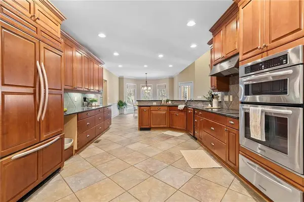 1178 ANTRIM GLEN DR, Hoschton, GA 30548