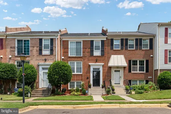 2504 WINDBREAK DR, Alexandria, VA 22306