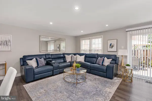 2504 WINDBREAK DR, Alexandria, VA 22306