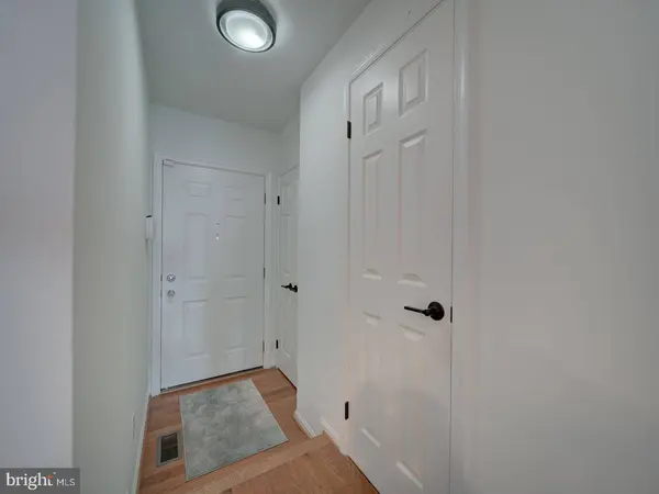 3022 KINGS VILLAGE RD, Alexandria, VA 22306