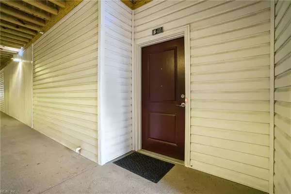 1509 Waitsel DR #102, Chesapeake, VA 23320