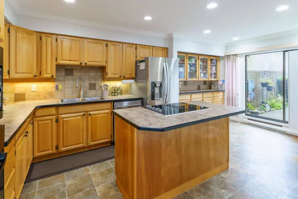 3603 Nico Wynd DR, Surrey, BC V4P 1J1
