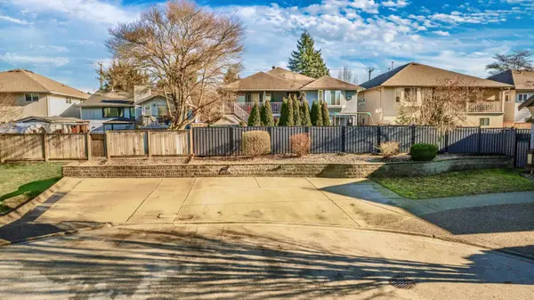 19178 117a AVE, Pitt Meadows, BC V3Y 2R3