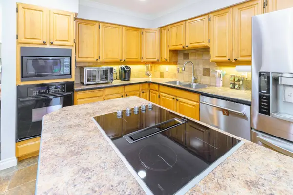 3603 Nico Wynd DR, Surrey, BC V4P 1J1