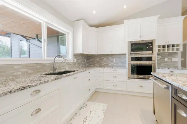 26258 60 AVE, Langley, BC V4W 1L2