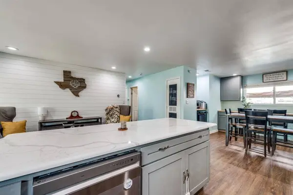 1620 Warren Lane, Fort Worth, TX 76112