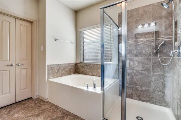 5109 Glen Meadow Drive, Arlington, TX 76001