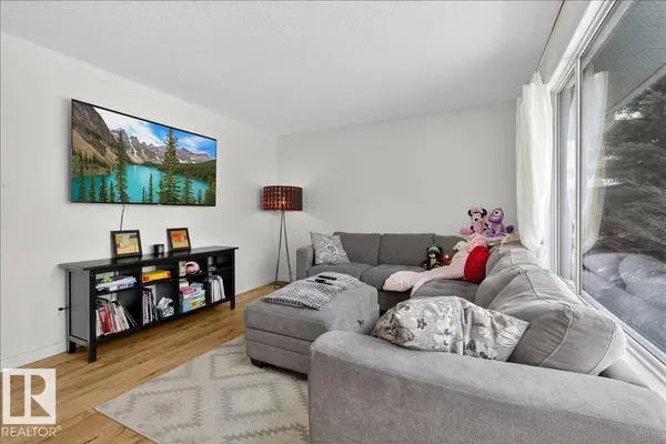 7108 92A AV NW, Edmonton, AB T6B 0T8