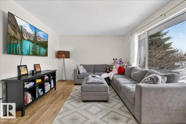 7108 92A AV NW, Edmonton, AB T6B 0T8