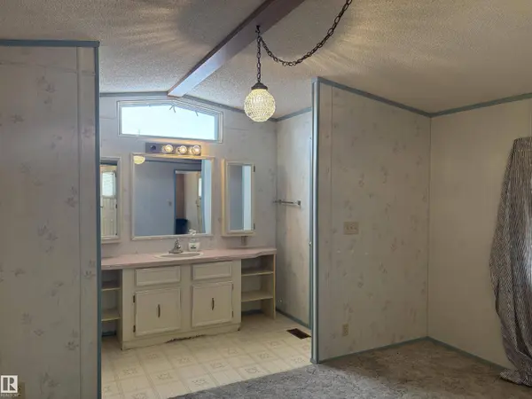 6 Evergreen Park Drive NW, Edmonton, AB T5Y 4M2