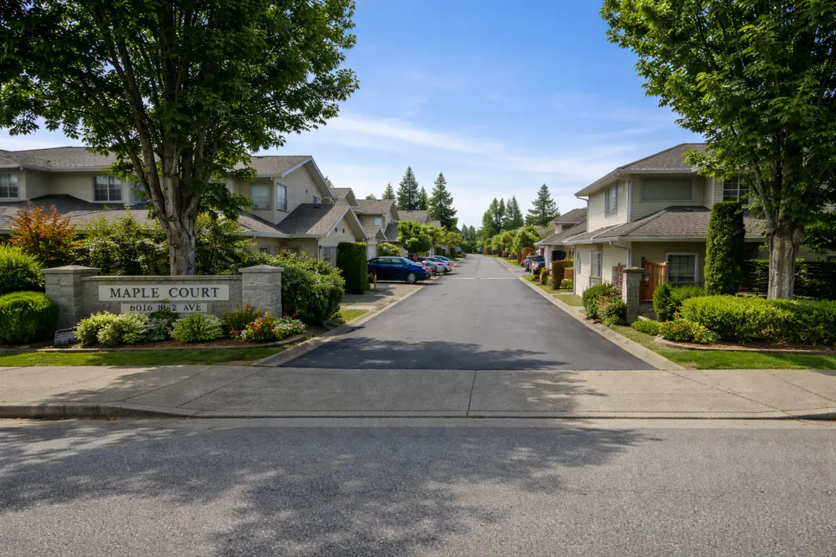 maple-court-townhomes-16016-82-avenue-surrey-entrance.jpg