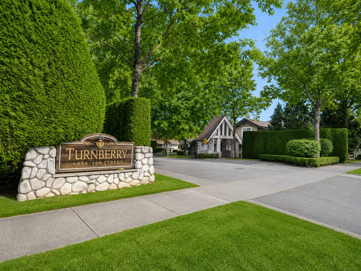 turnberry-townhomes-cloverdale-surrey-entrance.jpg