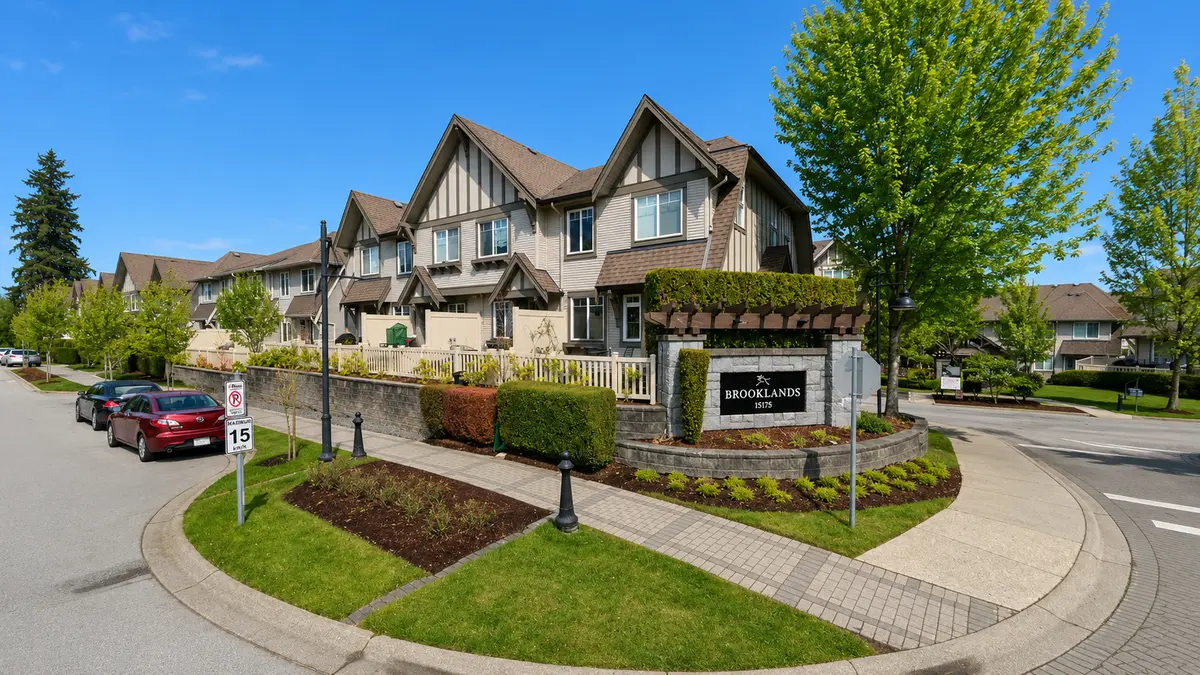 brooklands-townhomes-surrey-entrance-15175-62a-avenue