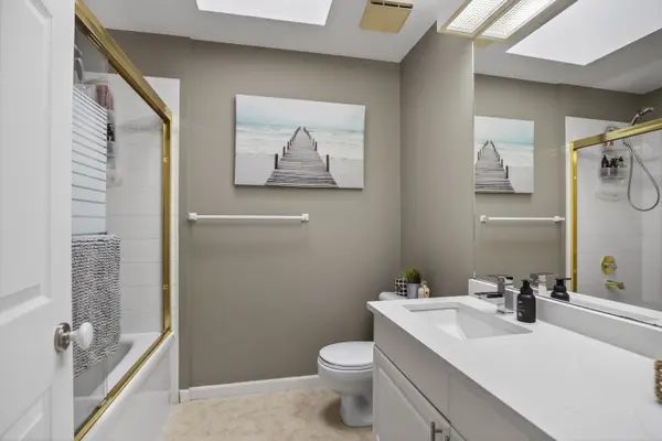 16080 82 Ave, Surrey, BC V4N 0N6