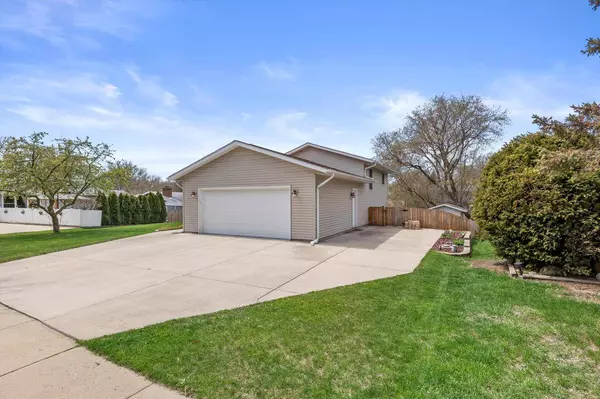 522 S Grandview BOULEVARD, Waukesha, WI 53188
