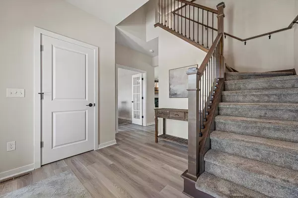 3741 Howell Oaks DRIVE, Waukesha, WI 53188