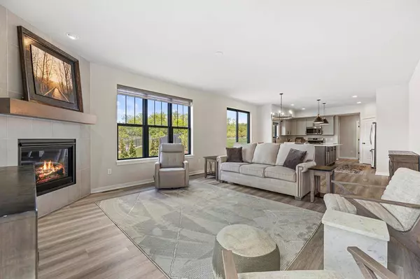 3741 Howell Oaks DRIVE, Waukesha, WI 53188