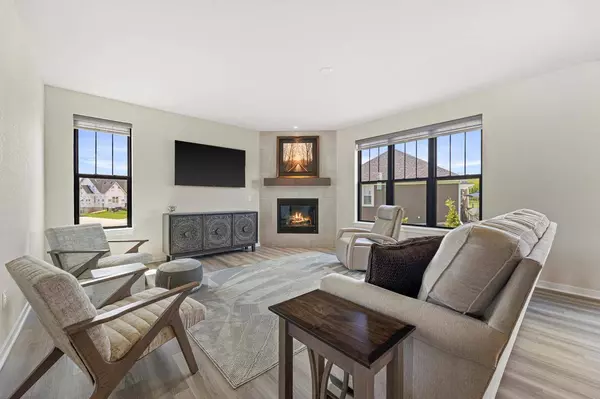 3741 Howell Oaks DRIVE, Waukesha, WI 53188