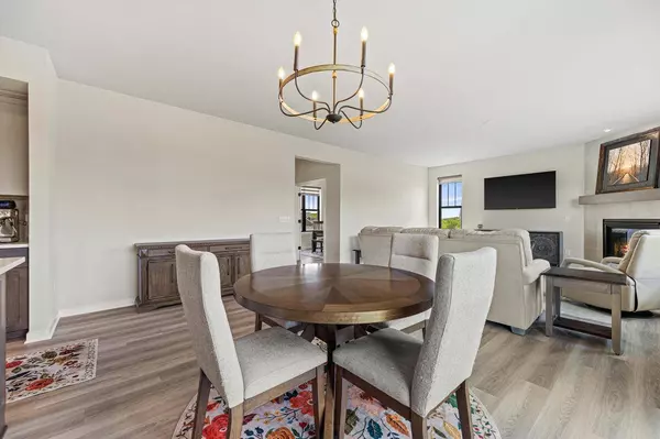 3741 Howell Oaks DRIVE, Waukesha, WI 53188