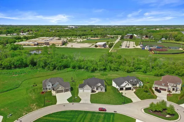1279 E Hickory Creek COURT, Oak Creek, WI 53154