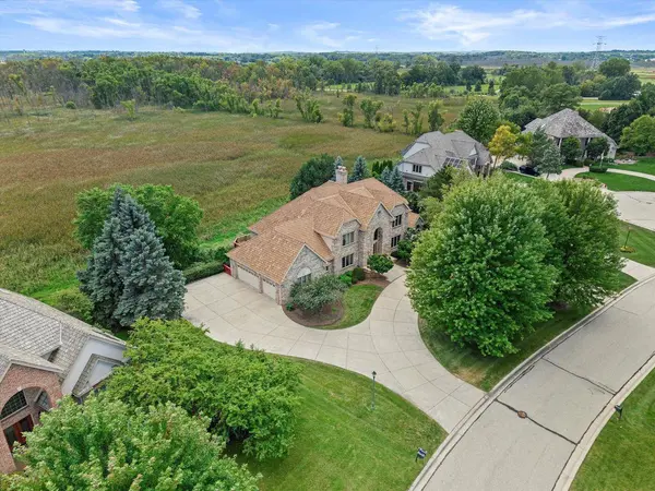 19475 Summerhill LANE, Brookfield, WI 53045